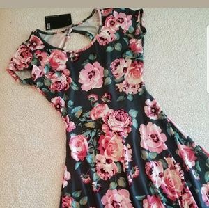 Open back, rose print mini